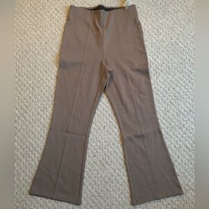 Old Navy • Stevie point pant • ankle flare • Size M • Taupe •